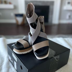 Stylish Women's Sandals in Black and Tan